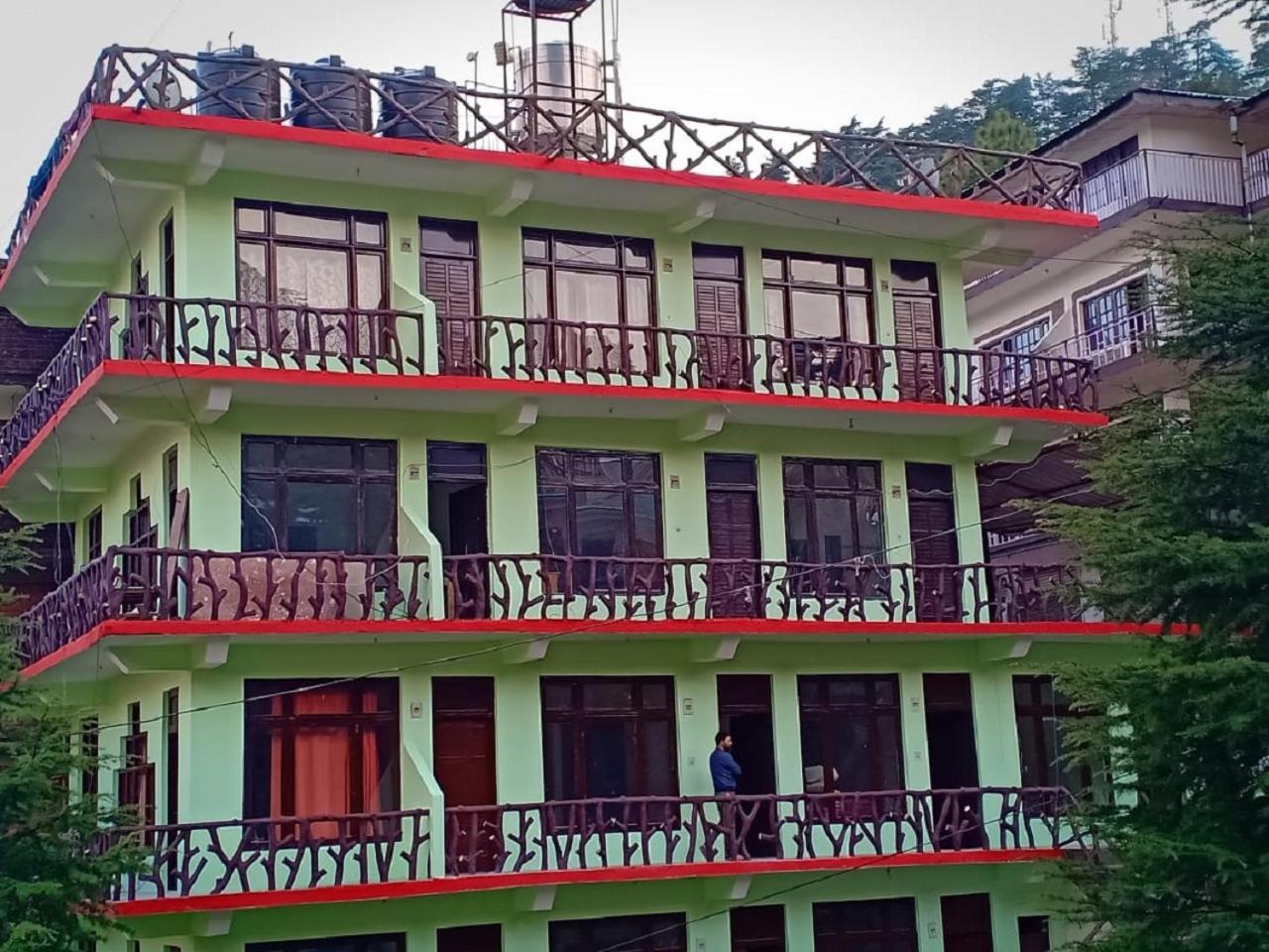 Hotel Pine Spring 다람샬라 외부 사진