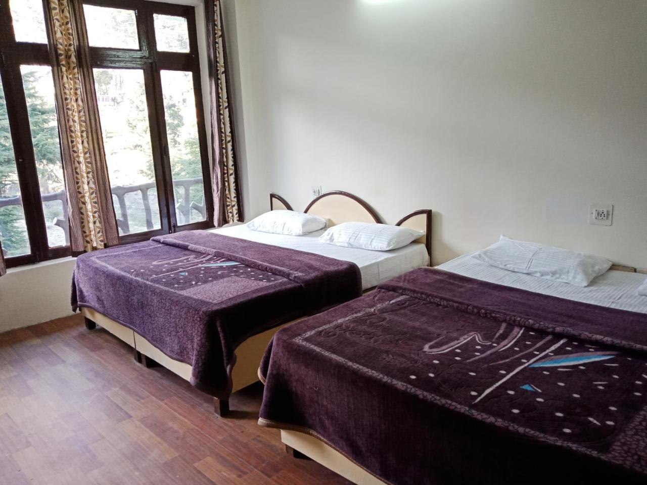 Hotel Pine Spring 다람샬라 외부 사진