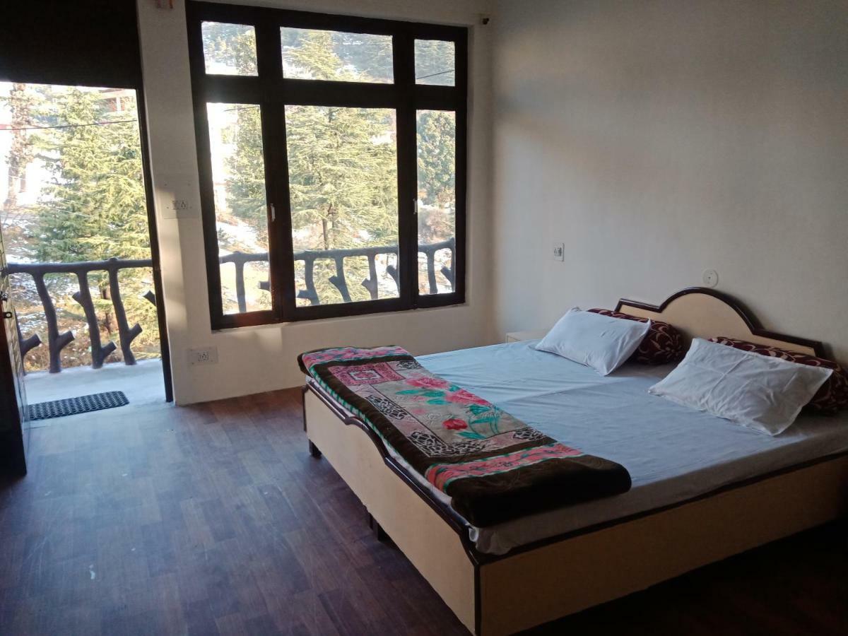 Hotel Pine Spring 다람샬라 외부 사진