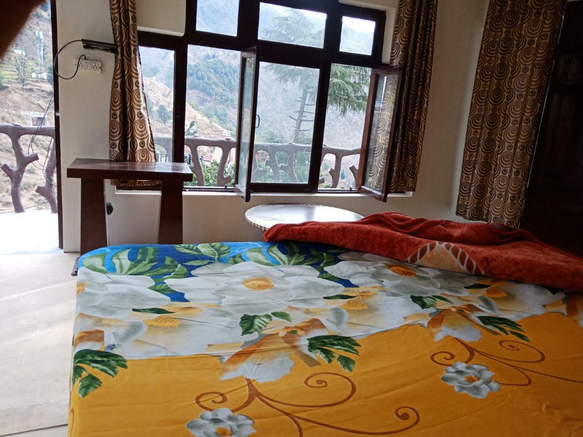 Hotel Pine Spring 다람샬라 외부 사진