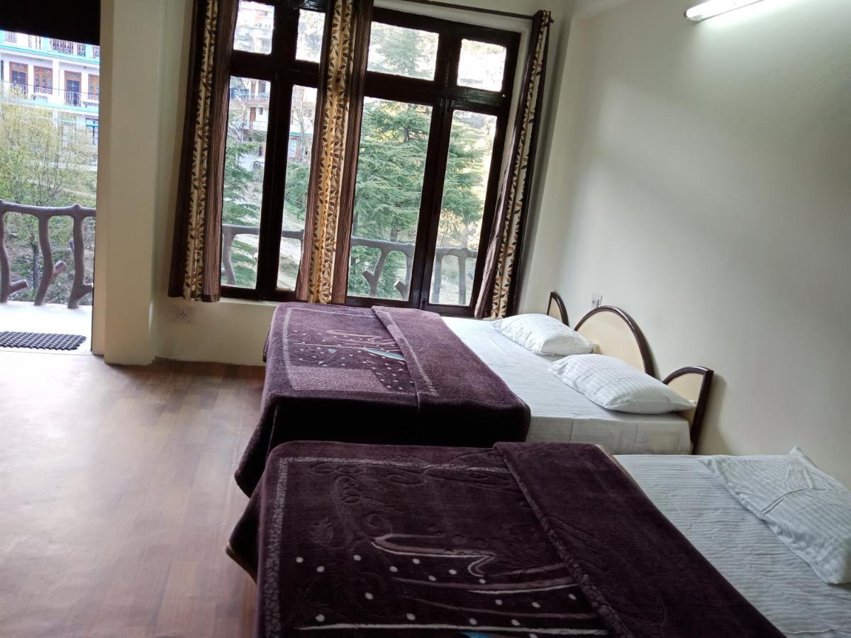 Hotel Pine Spring 다람샬라 외부 사진