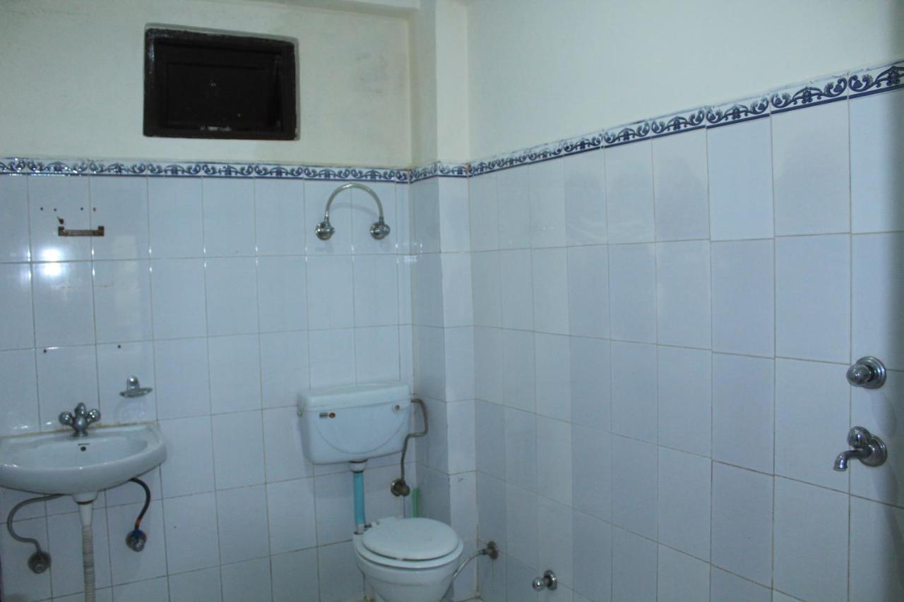 Hotel Pine Spring 다람샬라 외부 사진